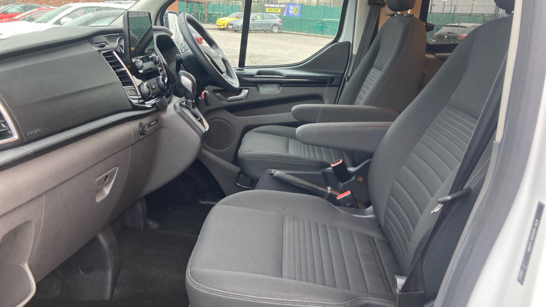 Ford Transit Custom 300 L2 Diesel Fwd 2.0 EcoBlue 170ps Low Roof D/Cab Limited Van Auto